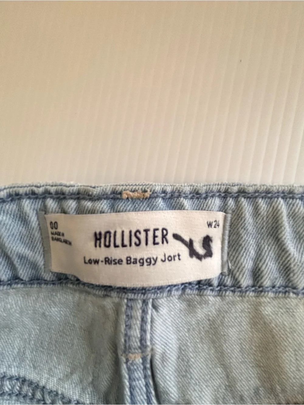 NWT Hollister Low-Rise Baggy Denim Jorts Light Wash 24